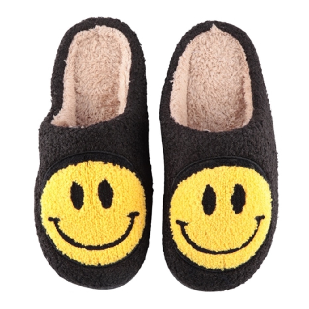 NWT Adult Soft and Fuzzy Fleece Yellow and Black Smiley Face Slippers in Medium!